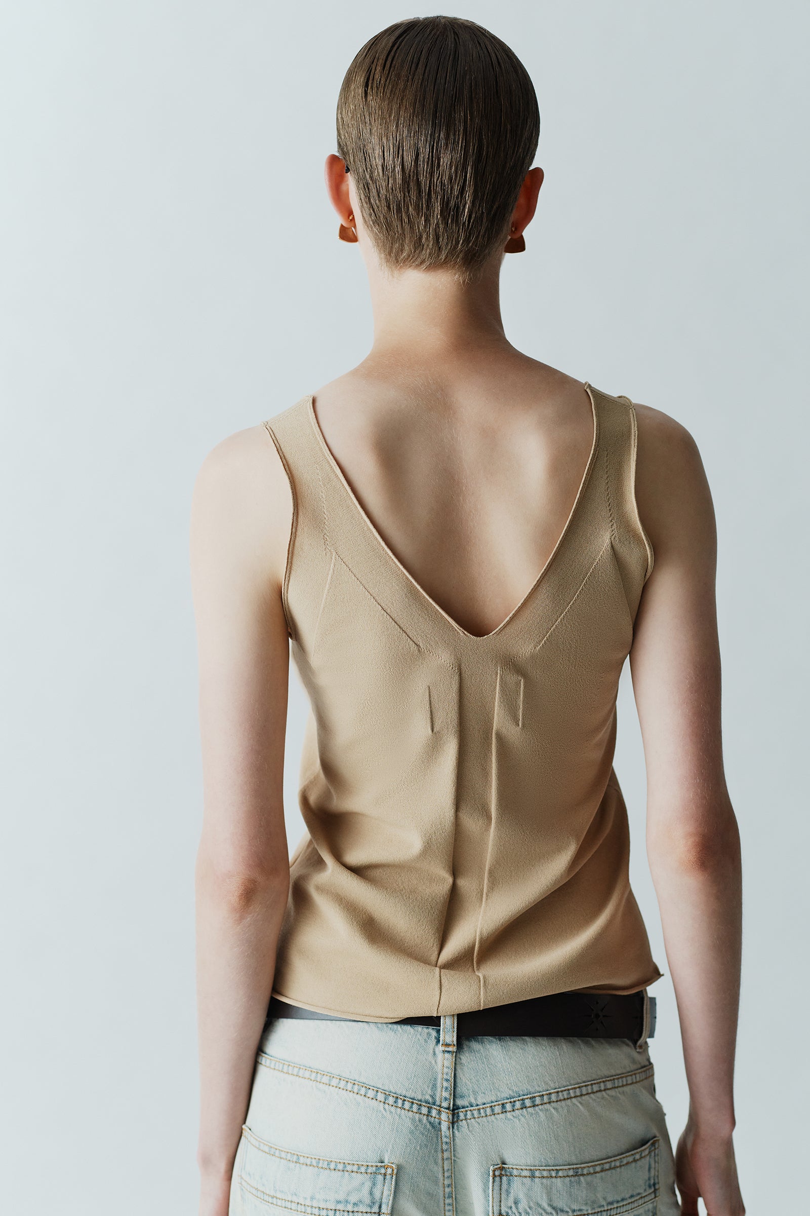 ERGONOMIC DETAILS TANK TOP