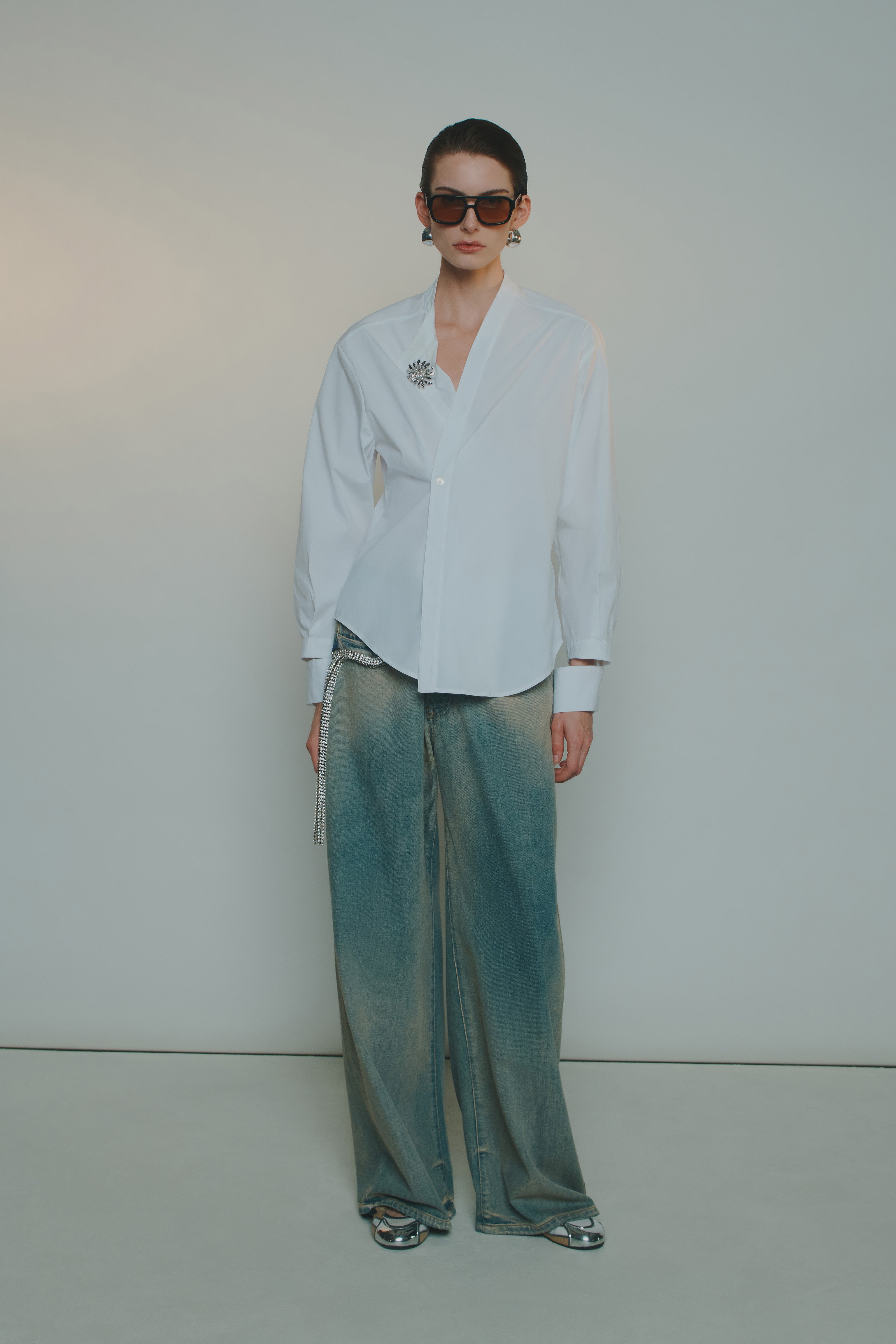 POPLIN SHIRT WITH FLOWER BROOCH