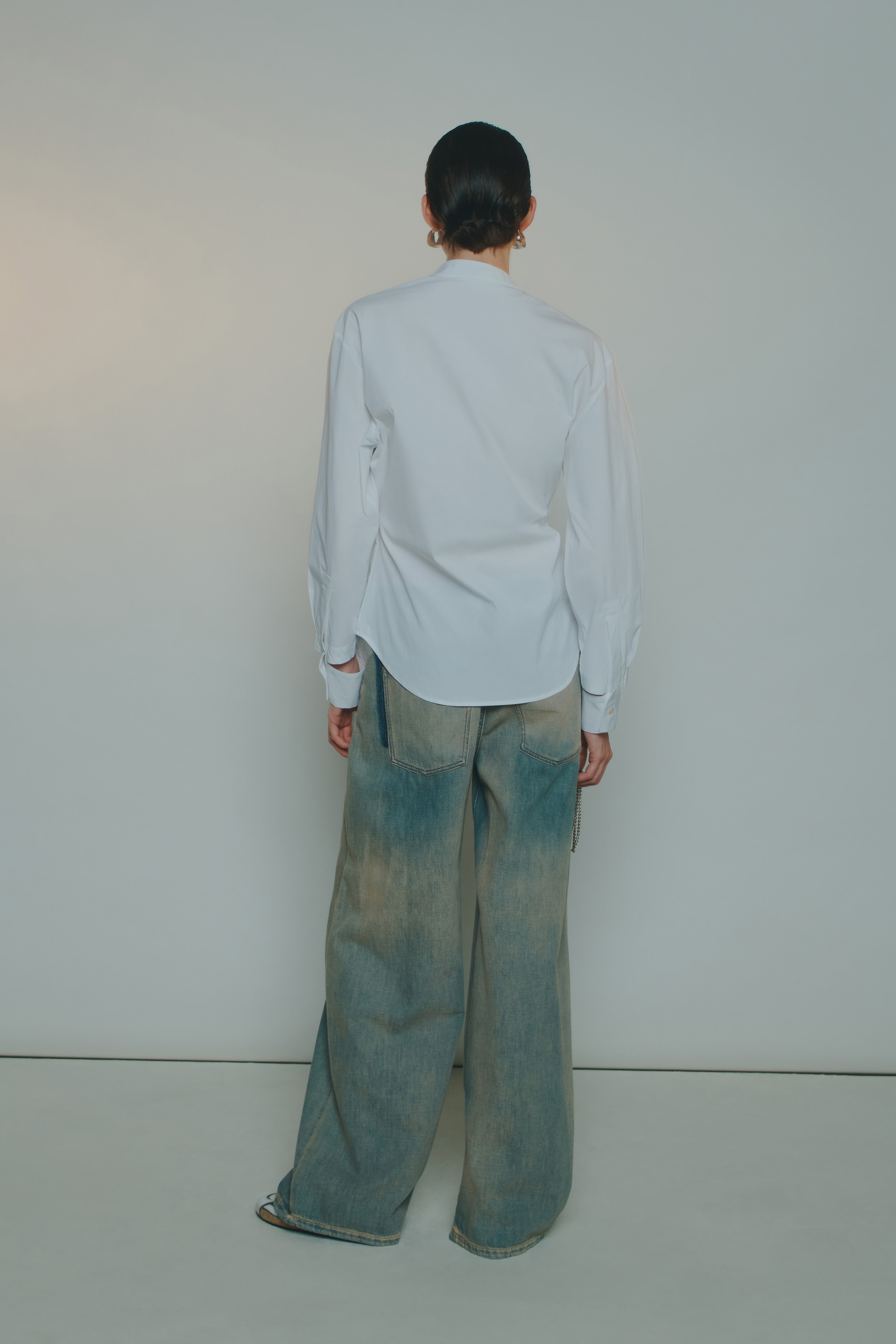 POPLIN SHIRT WITH FLOWER BROOCH