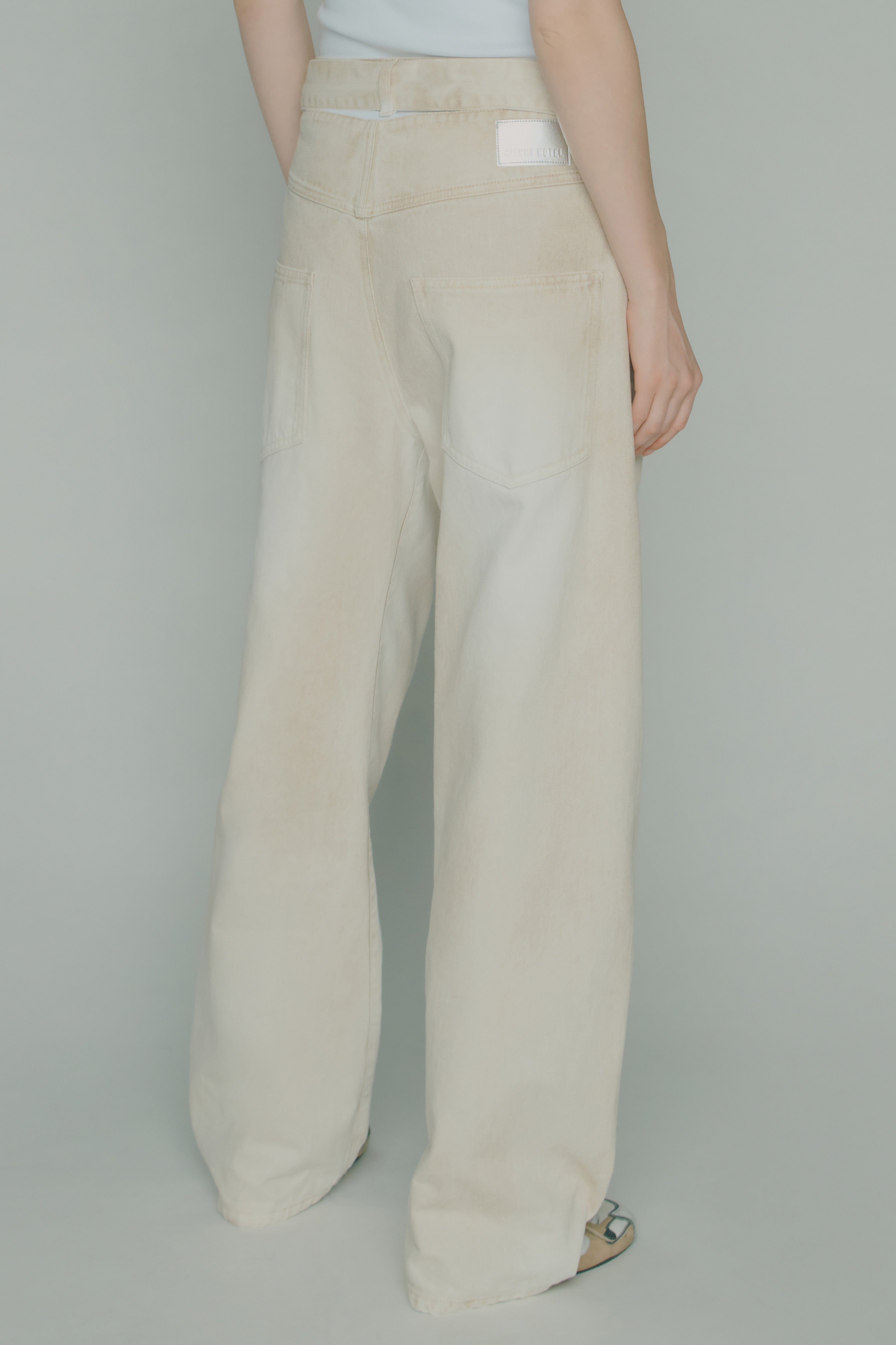 FIVE-POCKET CUT-OUT JEANS