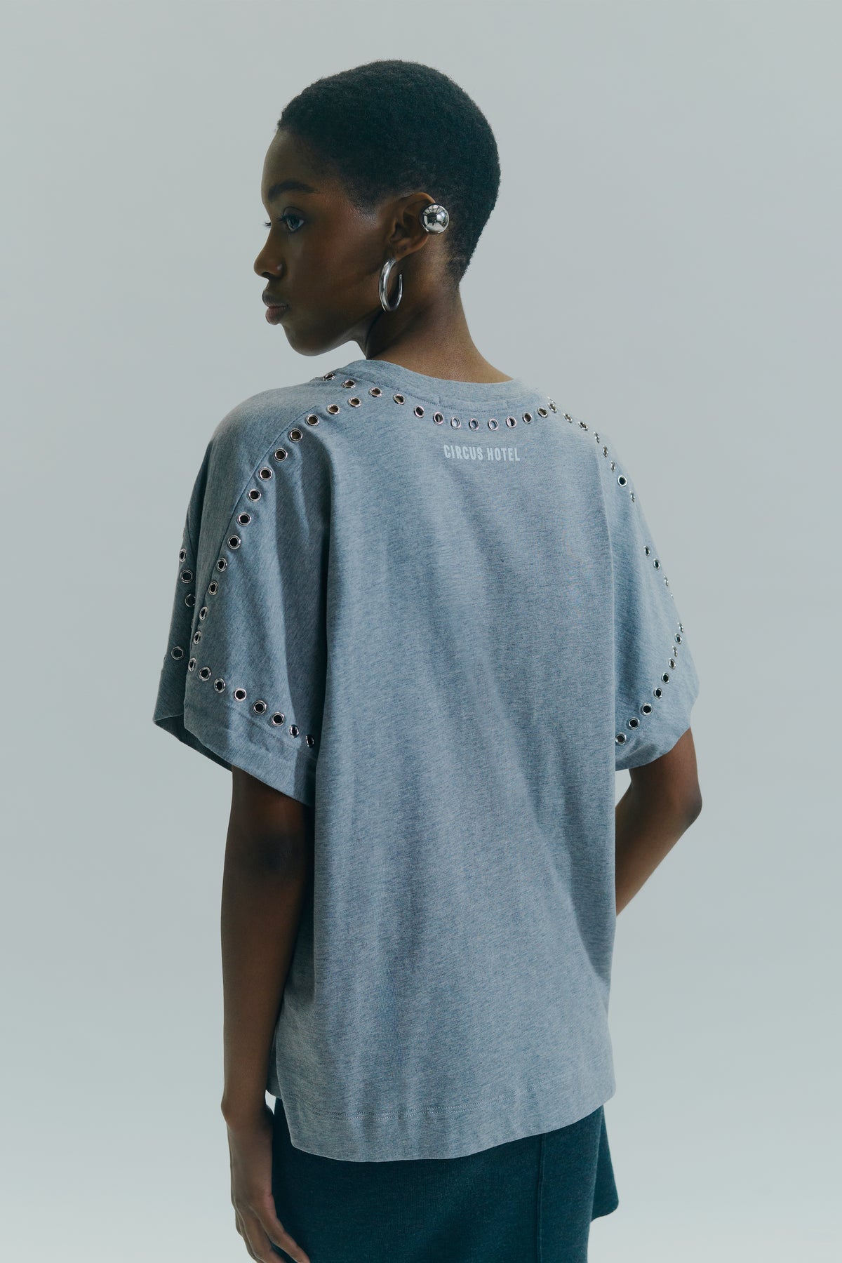 T-SHIRT-APPLICAZIONI-METALLICHE