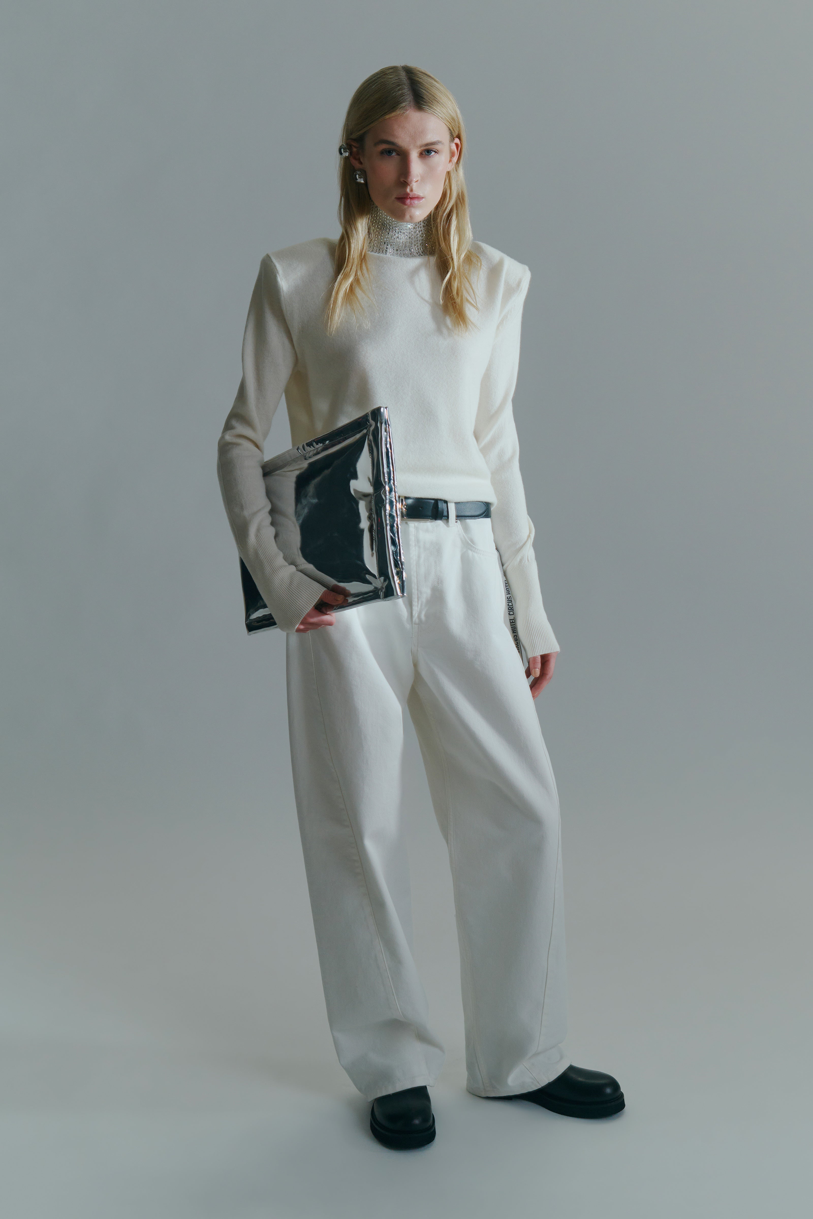 PANTALONE-DENIM-CON-FOULARD