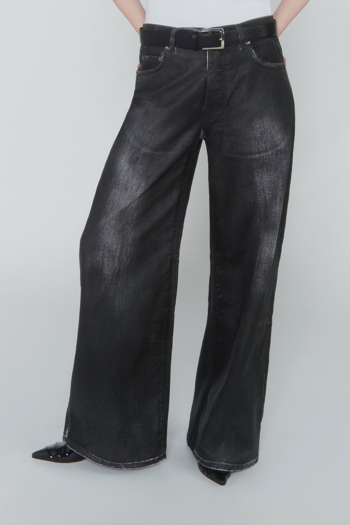 JEANS-EFFETTO-PELLE-SPALMATO