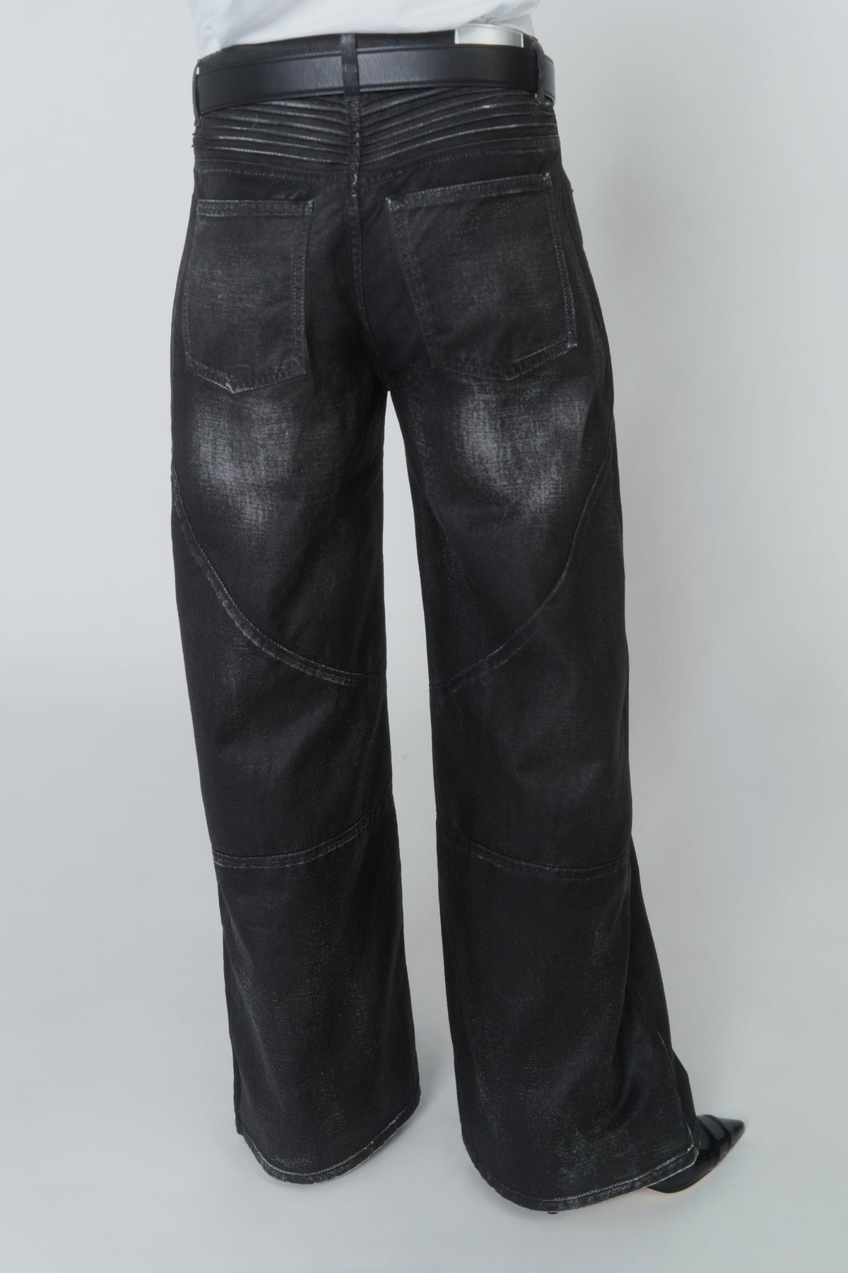JEANS-EFFETTO-PELLE-SPALMATO