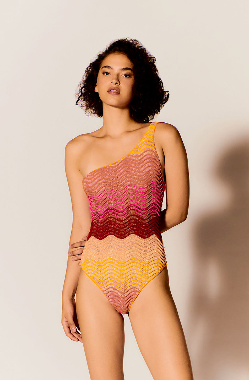 ONE-SHOULDER SWIMSUIT WITH WAVE PATTERN