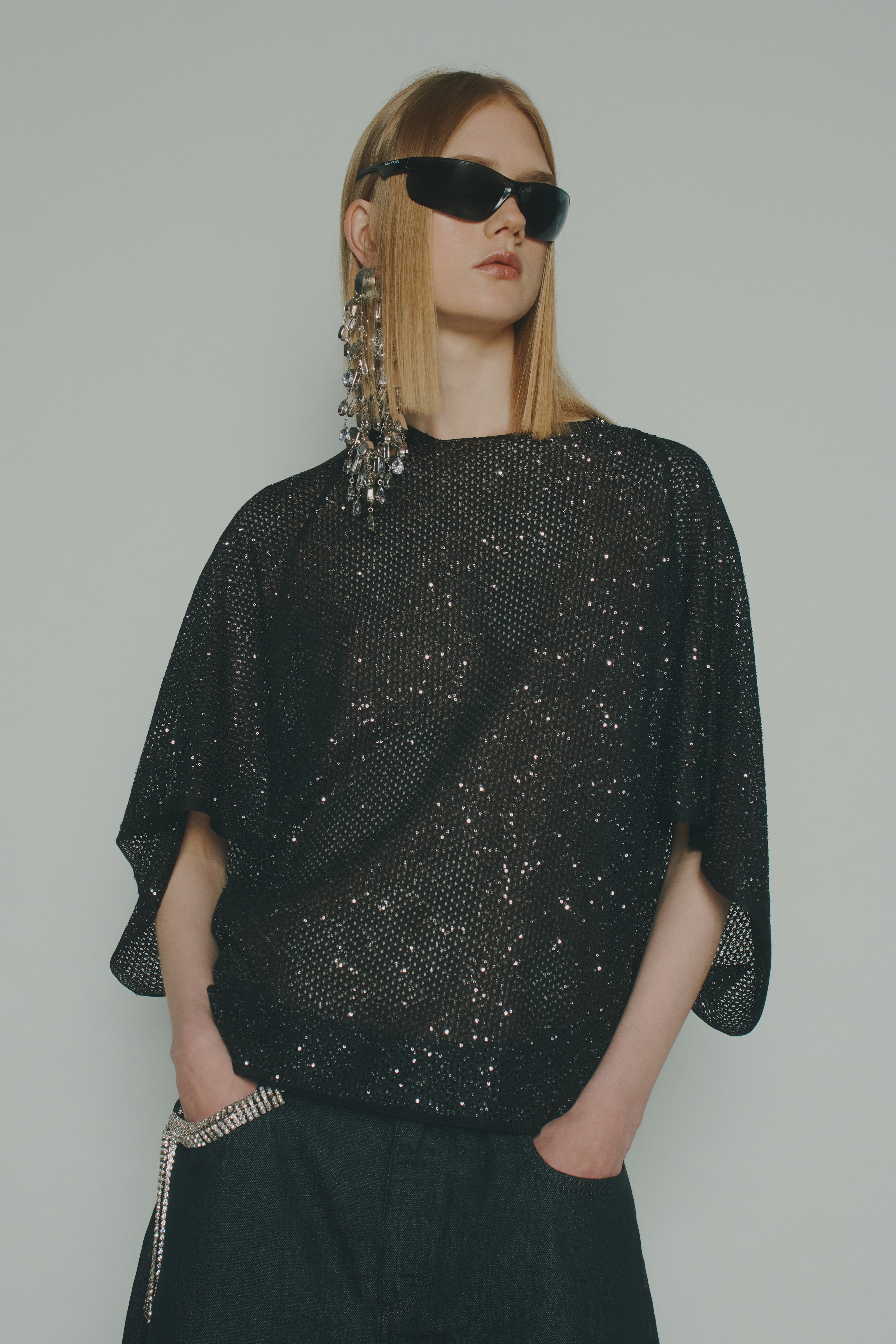 WOVEN SEQUIN KNIT