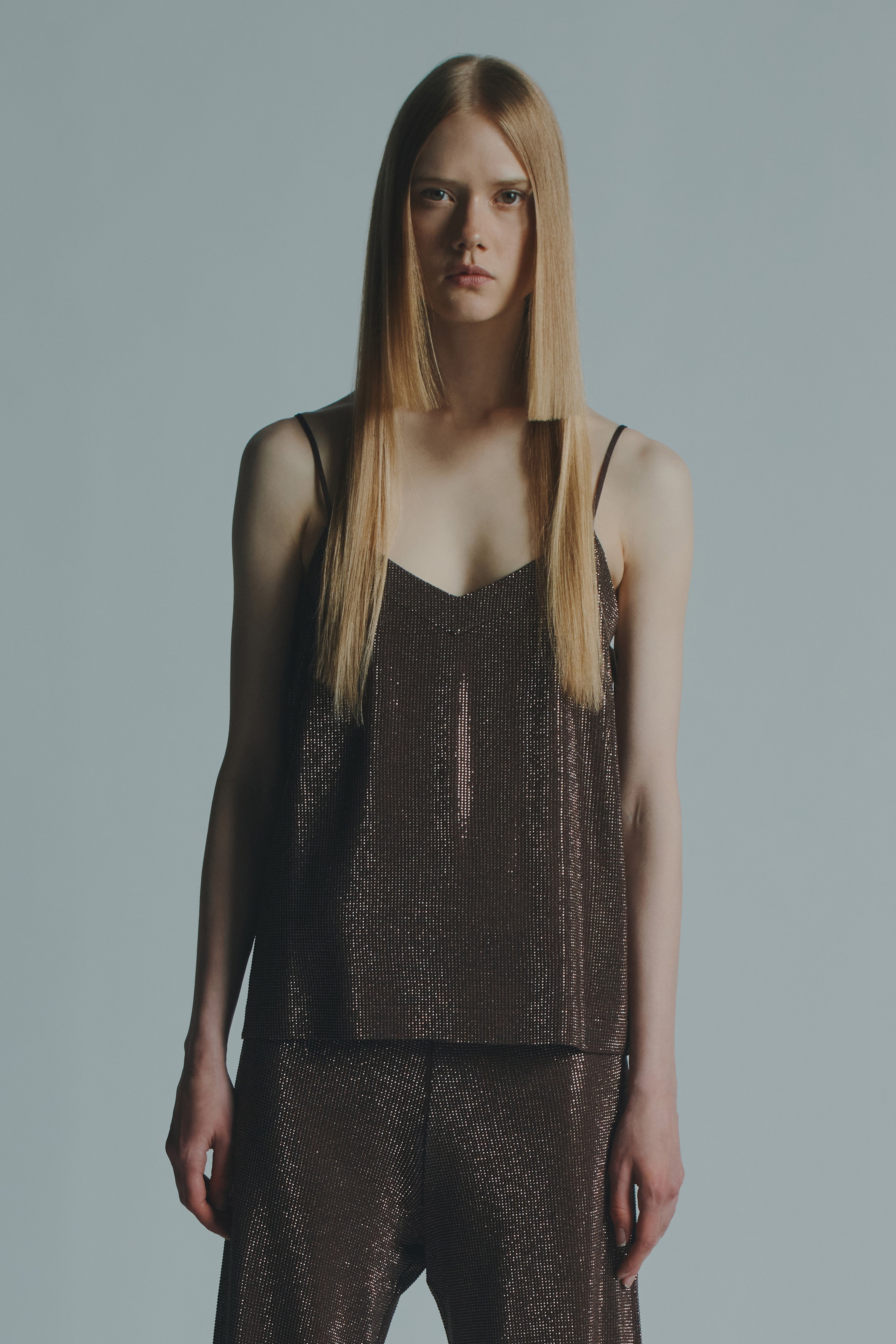 MICRO-STUDDED VISCOSE TOP