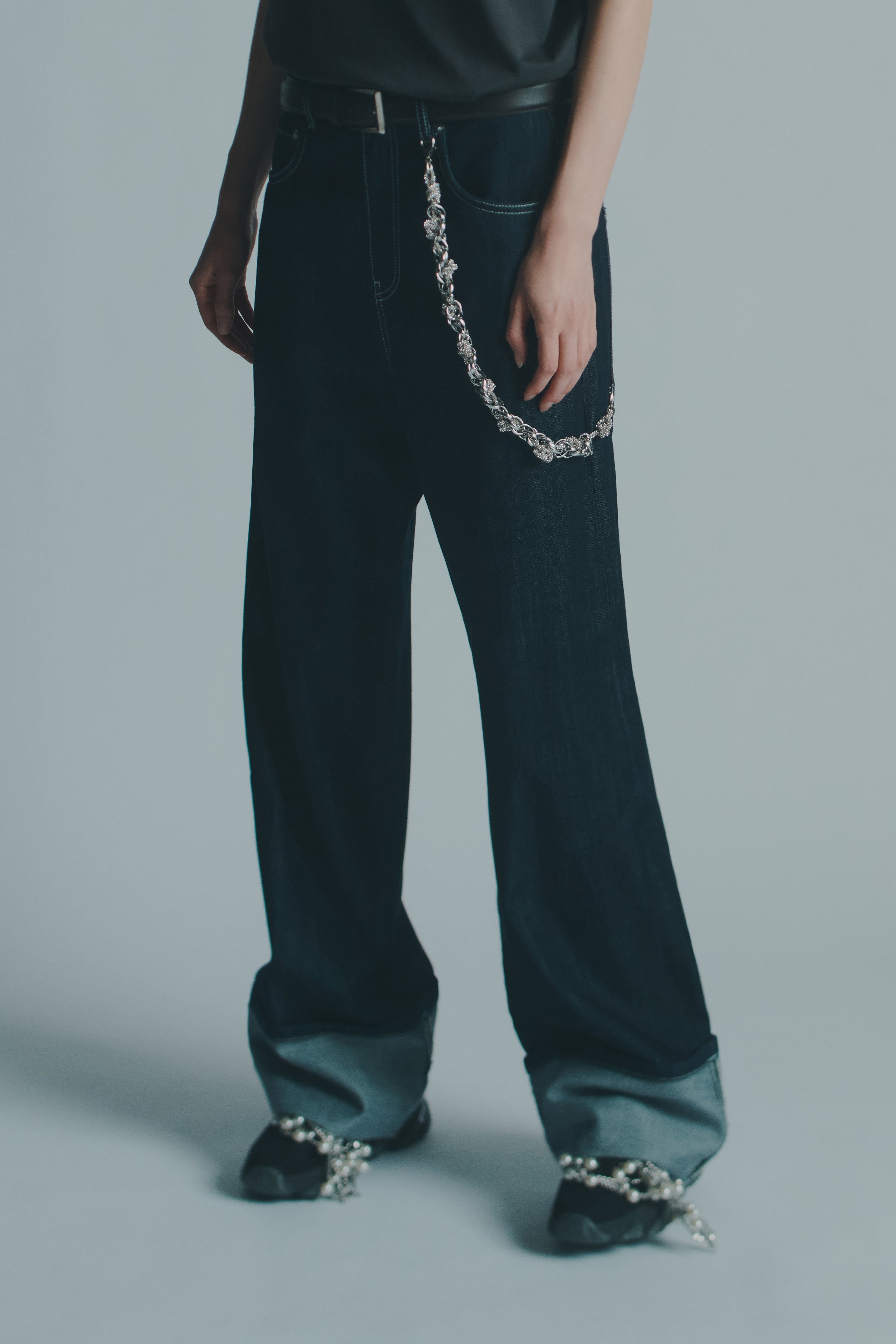 MAXI JEANS WITH TURN-UPS AND CHAIN