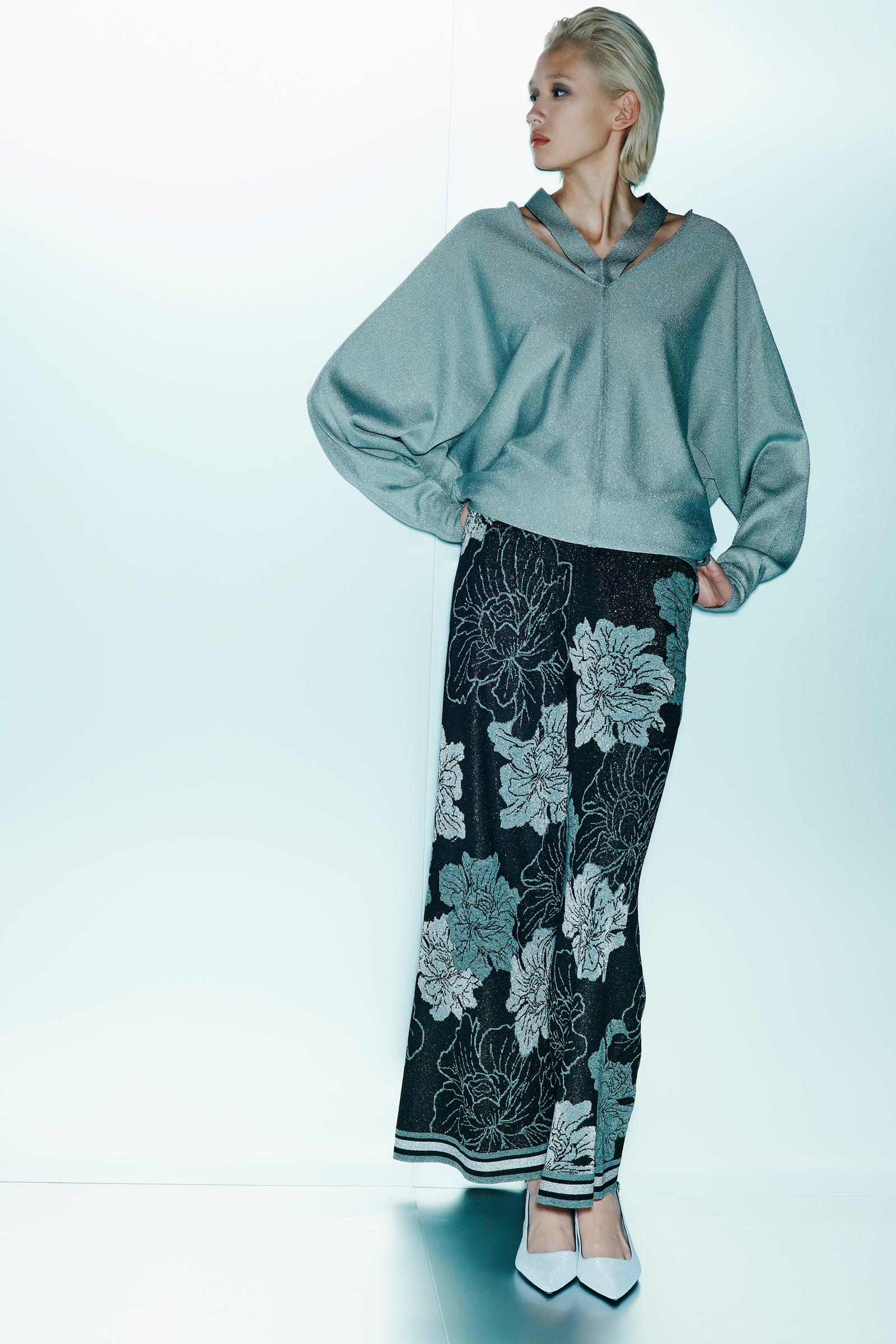 CROPPED TROUSERS WITH FLORAL PATTERN