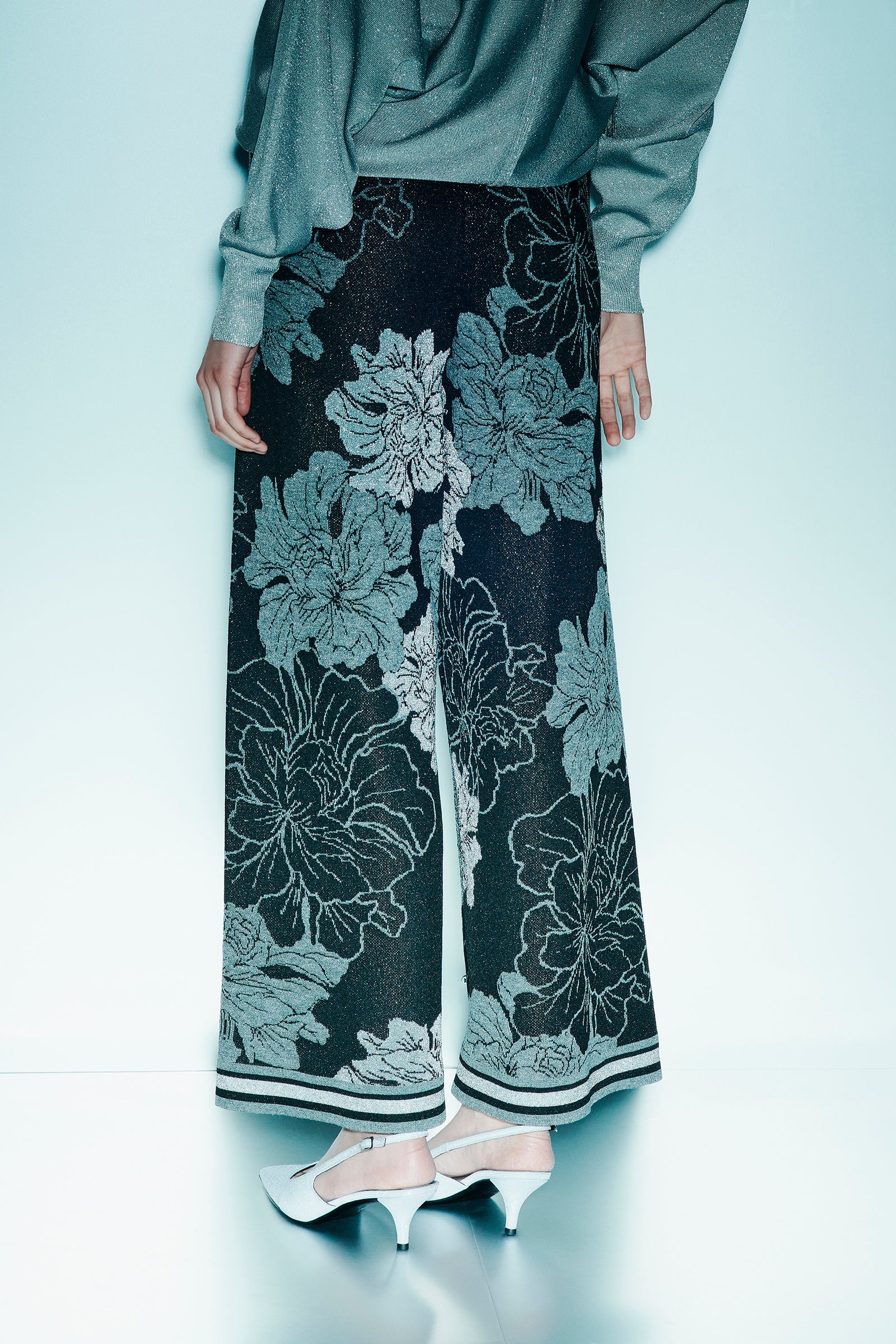 CROPPED TROUSERS WITH FLORAL PATTERN