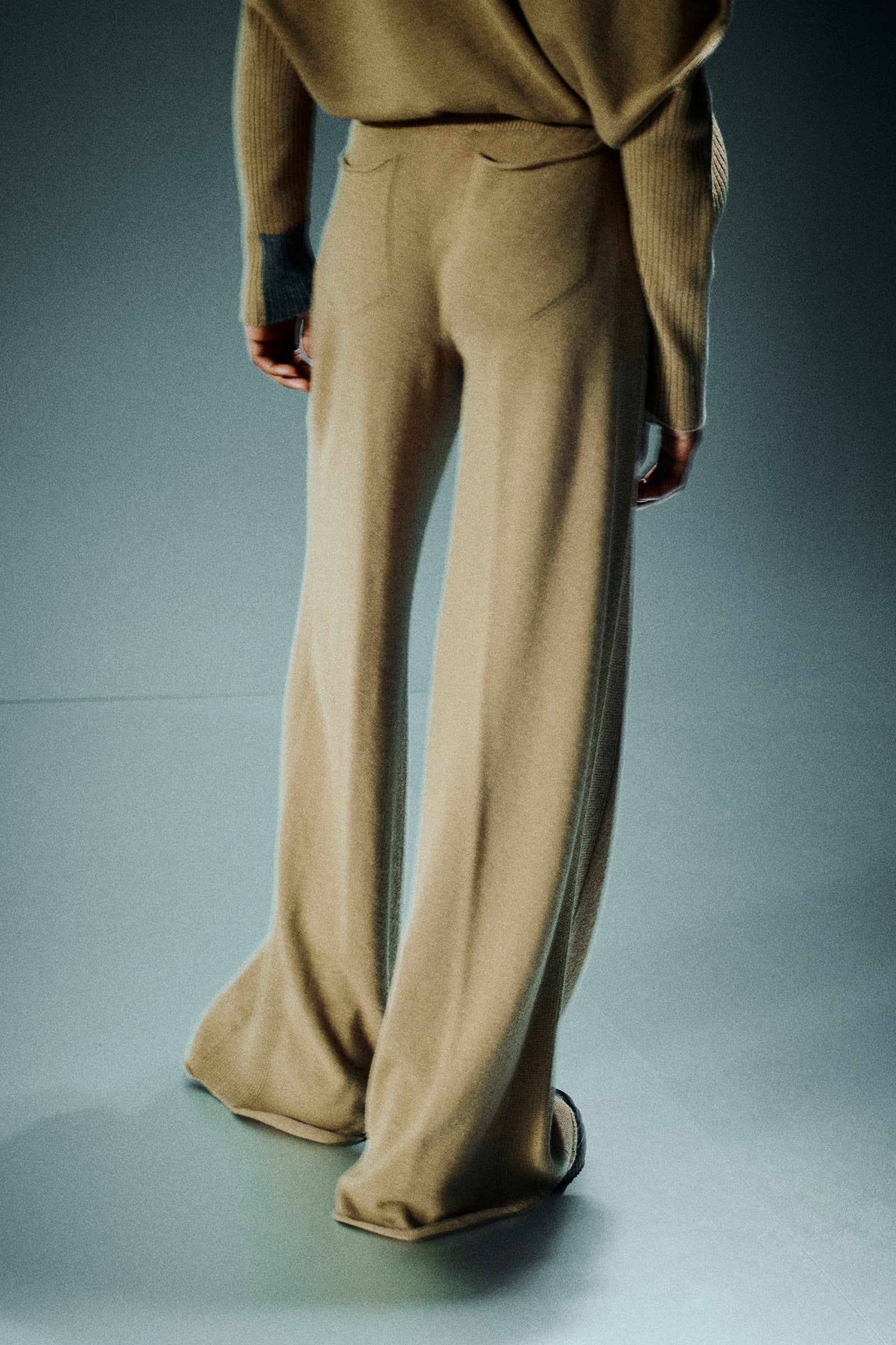 CASHMERE WIDE LEG TROUSERS WITH RIBBED DETAIL ON THE SIDES