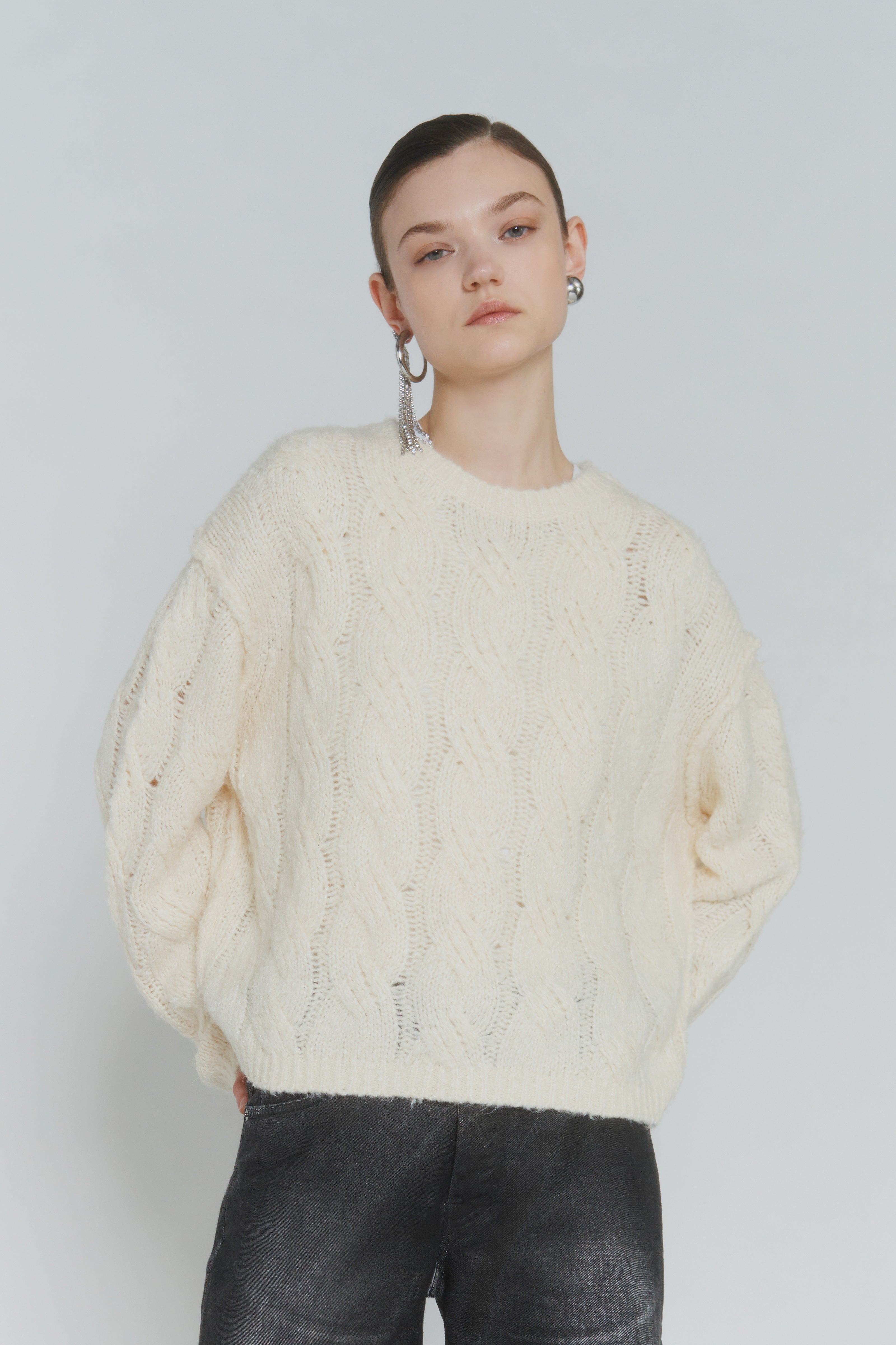 MAGLIA-LAVORAZIONE-A-TRECCE