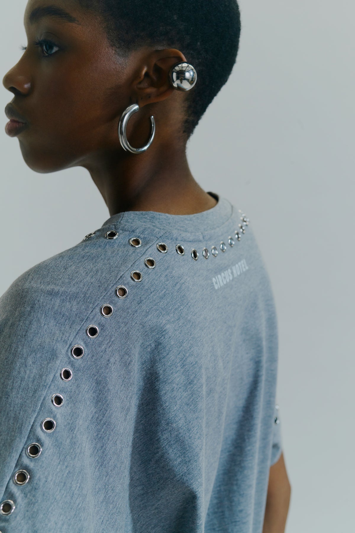 T-SHIRT-APPLICAZIONI-METALLICHE