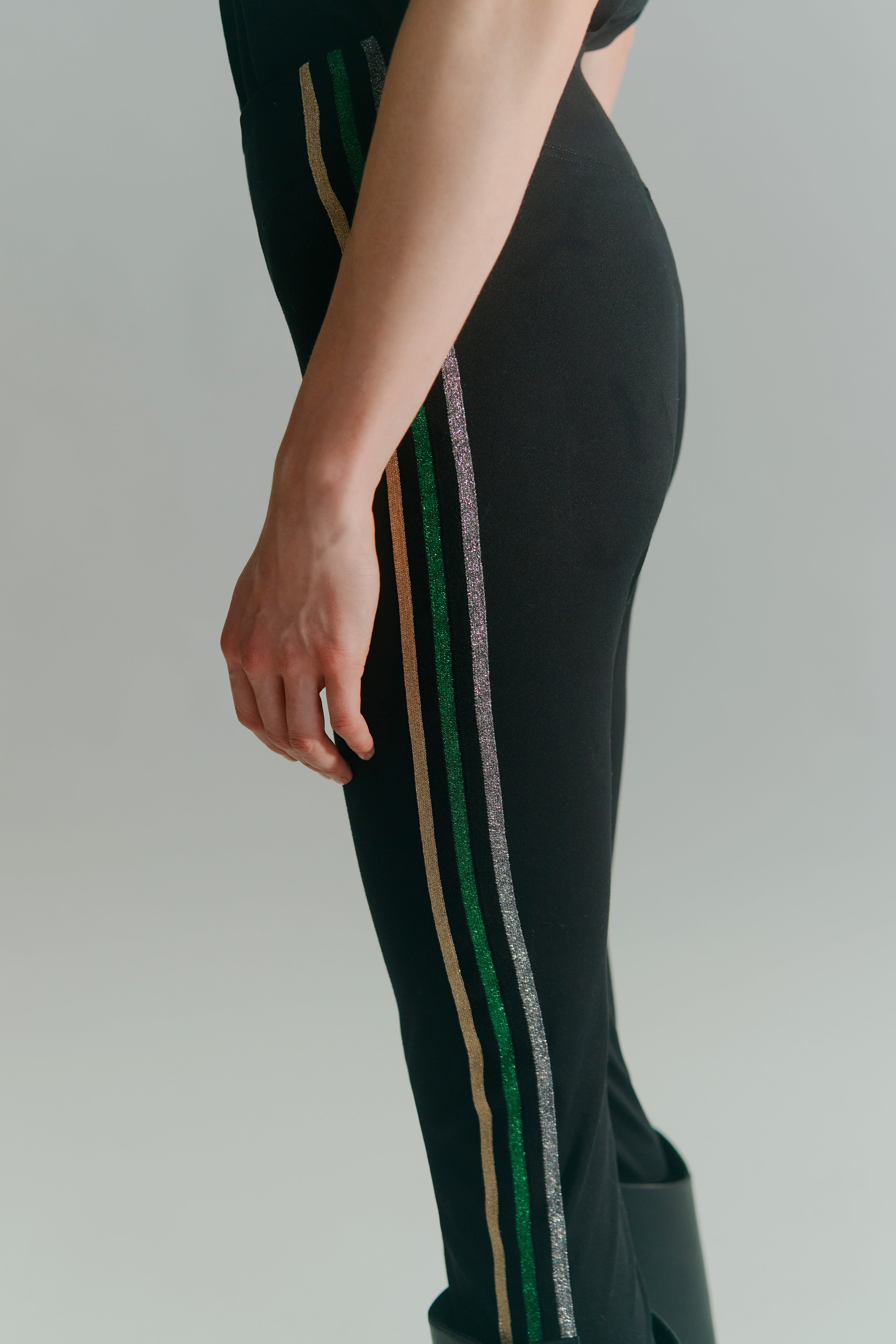 LEGGINS-ELASTICIZZATO-BANDA-LAME